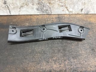 bontott VW POLO IV Jobb első Lökhárító Tartó (Műanyag)