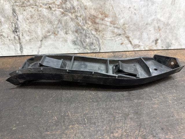 bontott VW POLO IV Jobb első Lökhárító Tartó (Műanyag)