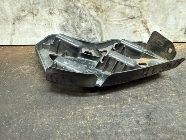 bontott VW POLO IV Jobb első Lökhárító Tartó (Műanyag)