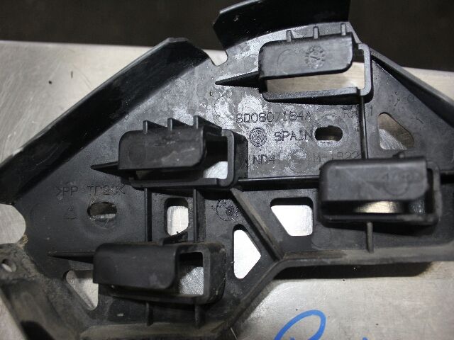 bontott VW POLO IV Jobb első Lökhárító Tartó (Műanyag)