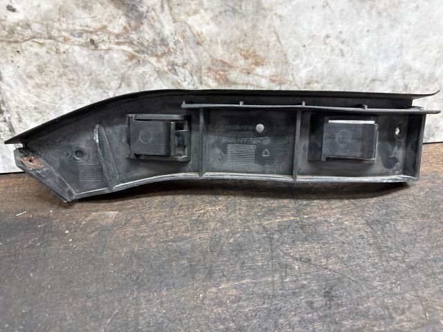 bontott VW POLO IV Jobb első Lökhárító Tartó (Műanyag)