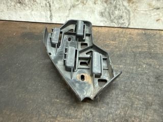 bontott VW POLO IV Jobb első Lökhárító Tartó (Műanyag)