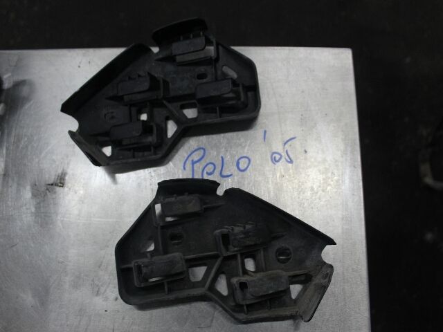 bontott VW POLO IV Jobb első Lökhárító Tartó (Műanyag)