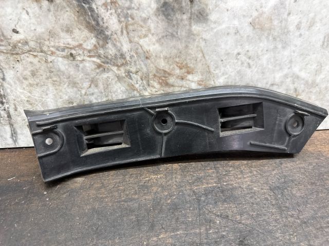 bontott VW POLO IV Jobb első Lökhárító Tartó (Műanyag)