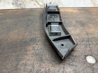 bontott VW POLO IV Jobb első Lökhárító Tartó (Műanyag)