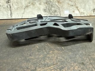 bontott VW POLO IV Jobb első Lökhárító Tartó (Műanyag)