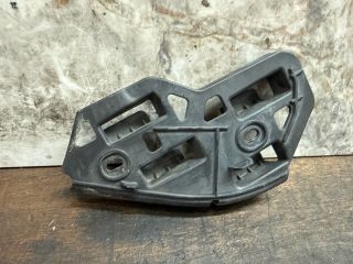 bontott VW POLO IV Jobb első Lökhárító Tartó (Műanyag)