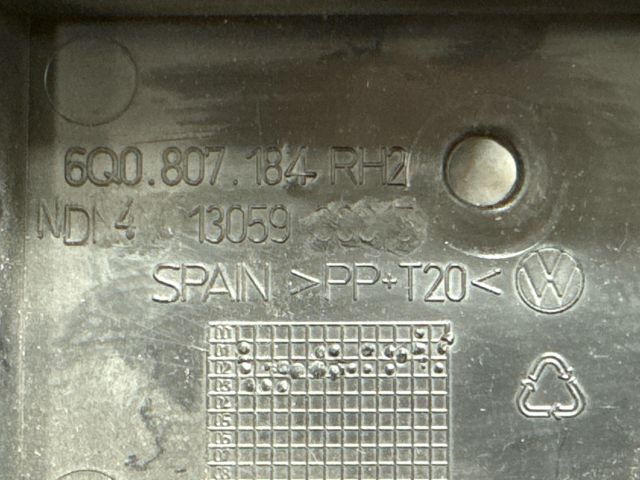 bontott VW POLO IV Jobb első Lökhárító Tartó (Műanyag)