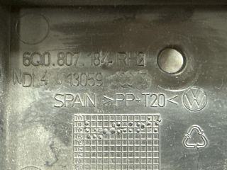 bontott VW POLO IV Jobb első Lökhárító Tartó (Műanyag)