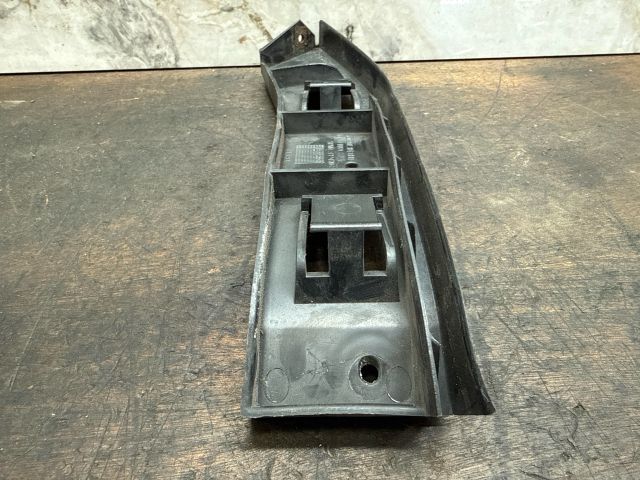 bontott VW POLO IV Jobb első Lökhárító Tartó (Műanyag)