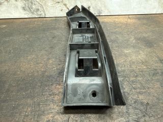 bontott VW POLO IV Jobb első Lökhárító Tartó (Műanyag)