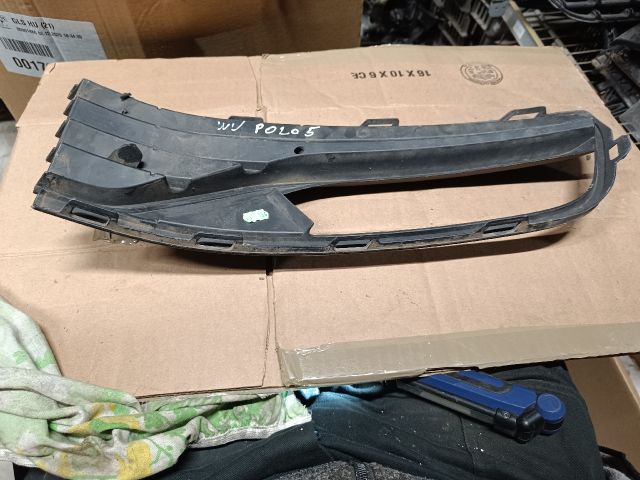 bontott VW POLO IV Jobb első Lökhárító Vakborítás
