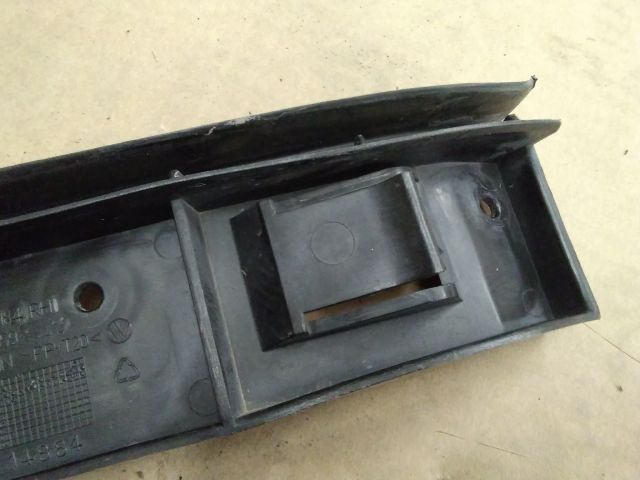 bontott VW POLO IV Jobb első Oldal Lökhárító Tartó (Műanyag)