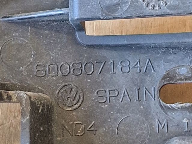 bontott VW POLO IV Jobb első Oldal Lökhárító Tartó (Műanyag)