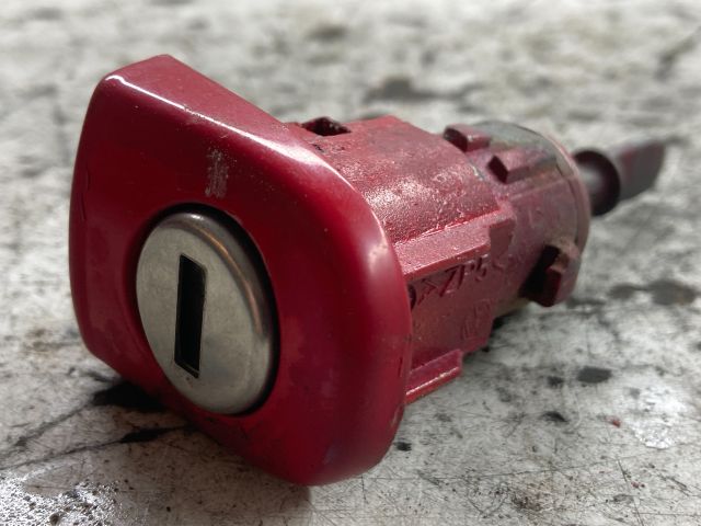 bontott VW POLO IV Jobb első Zárbetét