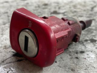 bontott VW POLO IV Jobb első Zárbetét