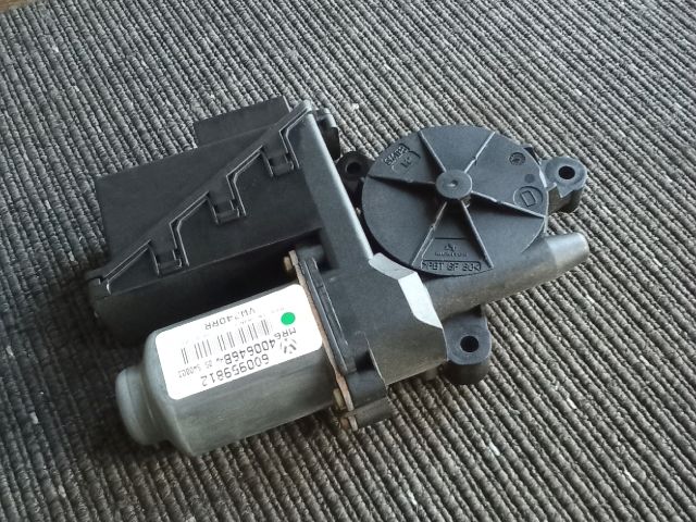 bontott VW POLO IV Jobb hátsó Ablakemelő Motor