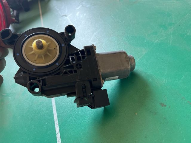 bontott VW POLO IV Jobb hátsó Ablakemelő Motor