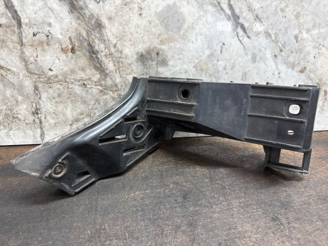 bontott VW POLO IV Jobb hátsó Lökhárító Tartó (Műanyag)