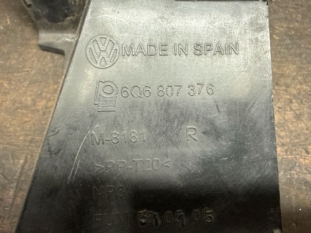 bontott VW POLO IV Jobb hátsó Lökhárító Tartó (Műanyag)