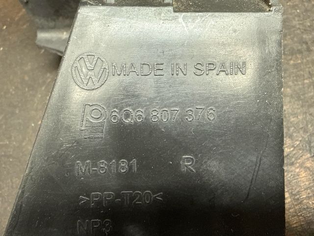 bontott VW POLO IV Jobb hátsó Lökhárító Tartó (Műanyag)