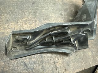 bontott VW POLO IV Jobb hátsó Lökhárító Tartó (Műanyag)