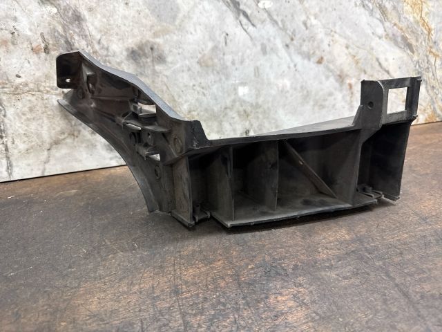 bontott VW POLO IV Jobb hátsó Lökhárító Tartó (Műanyag)