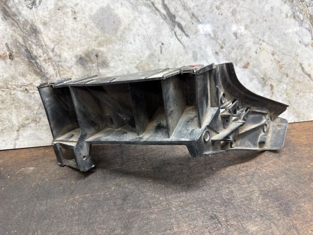 bontott VW POLO IV Jobb hátsó Lökhárító Tartó (Műanyag)