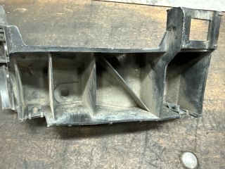 bontott VW POLO IV Jobb hátsó Lökhárító Tartó (Műanyag)