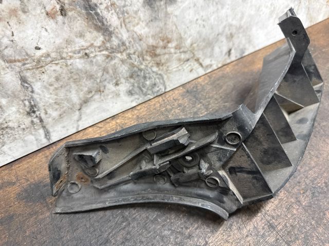 bontott VW POLO IV Jobb hátsó Lökhárító Tartó (Műanyag)