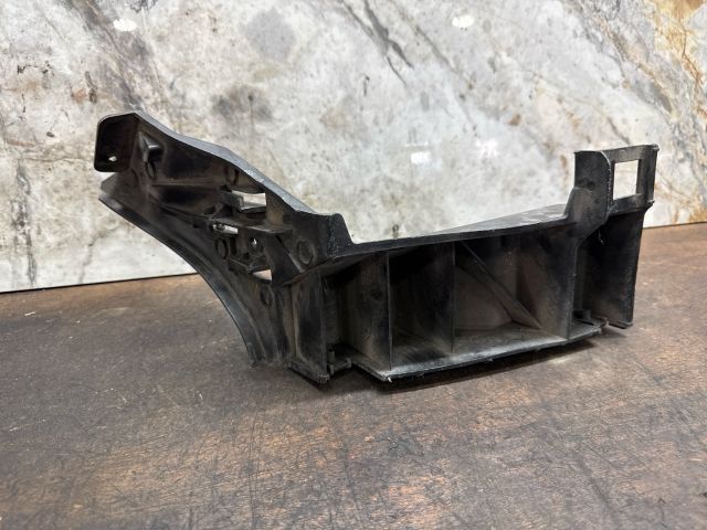 bontott VW POLO IV Jobb hátsó Lökhárító Tartó (Műanyag)