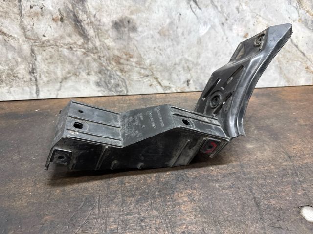 bontott VW POLO IV Jobb hátsó Lökhárító Tartó (Műanyag)