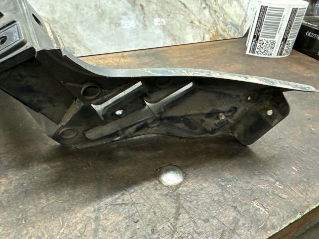 bontott VW POLO IV Jobb hátsó Lökhárító Tartó (Műanyag)