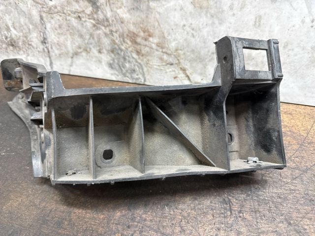 bontott VW POLO IV Jobb hátsó Lökhárító Tartó (Műanyag)