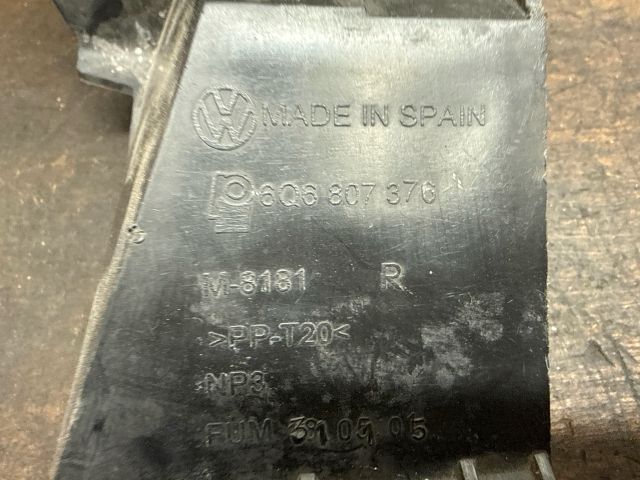 bontott VW POLO IV Jobb hátsó Lökhárító Tartó (Műanyag)