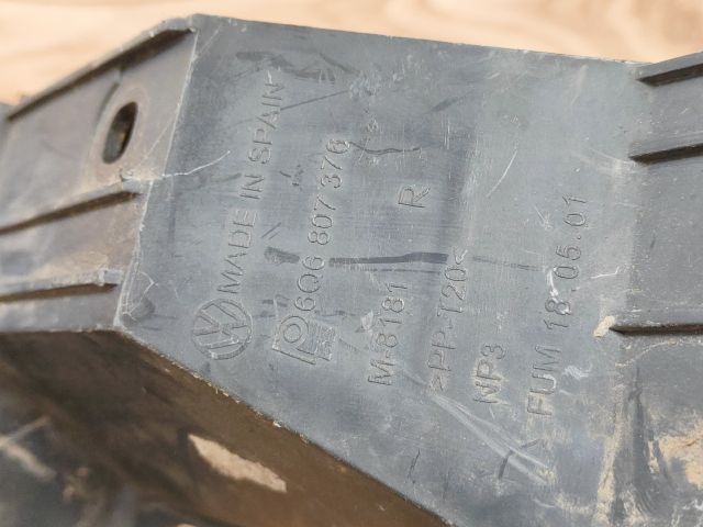 bontott VW POLO IV Jobb hátsó Oldal Lökhárító Tartó (Műanyag)