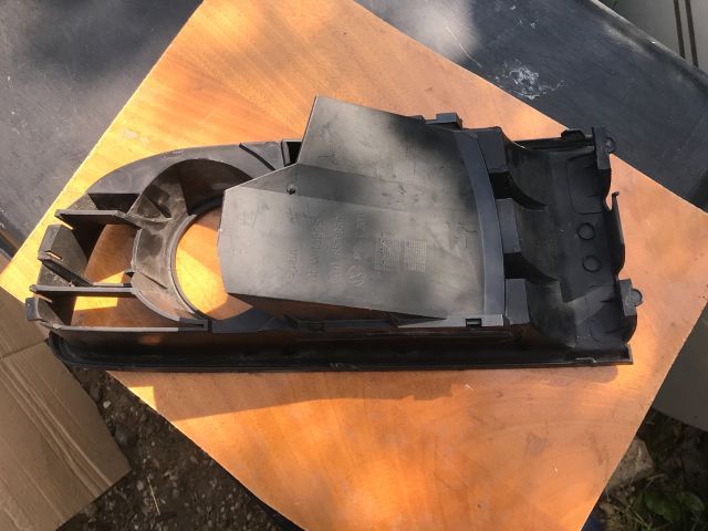 bontott VW POLO IV Jobb Ködlámpa Rács