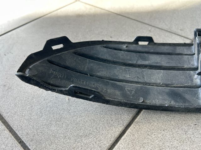 bontott VW POLO IV Jobb Ködlámpa Rács