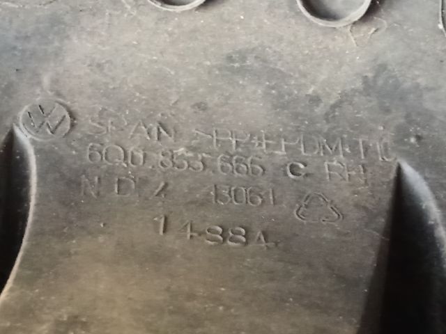 bontott VW POLO IV Jobb Ködlámpa Rács