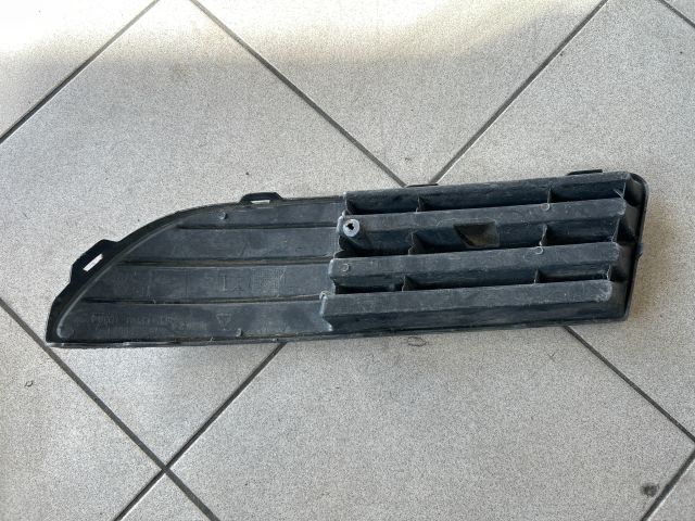 bontott VW POLO IV Jobb Ködlámpa Rács