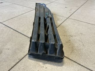 bontott VW POLO IV Jobb Ködlámpa Rács