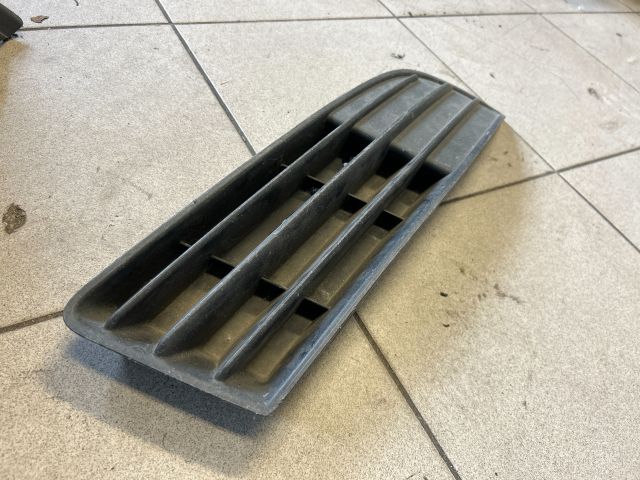 bontott VW POLO IV Jobb Ködlámpa Rács