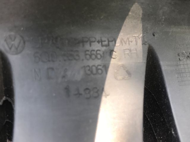 bontott VW POLO IV Jobb Ködlámpa Rács