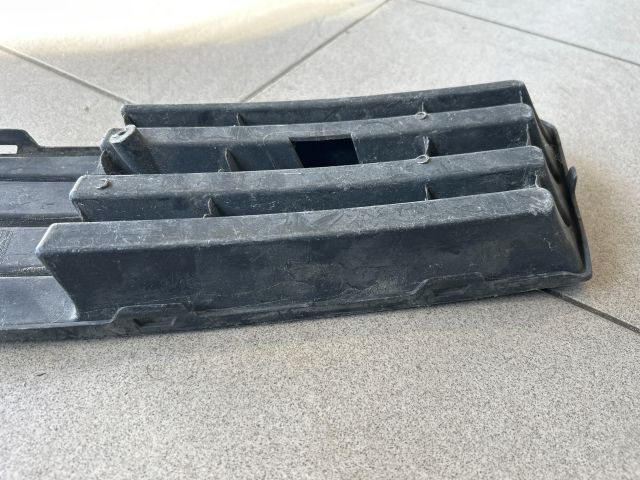 bontott VW POLO IV Jobb Ködlámpa Rács