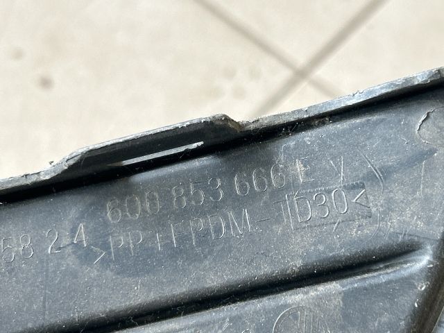 bontott VW POLO IV Jobb Ködlámpa Rács