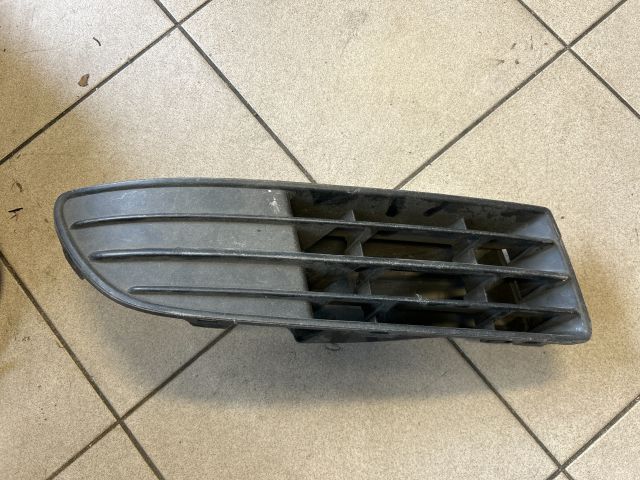 bontott VW POLO IV Jobb Ködlámpa Rács