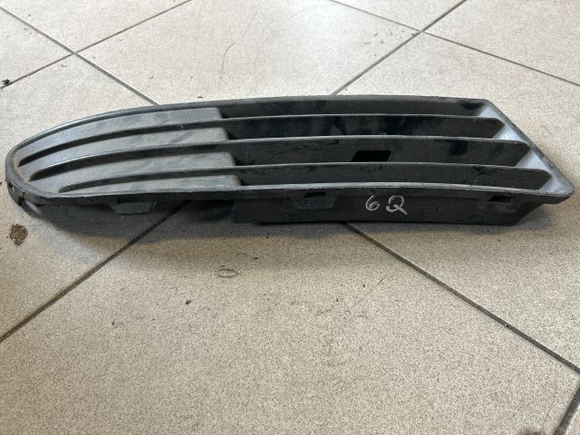 bontott VW POLO IV Jobb Ködlámpa Rács