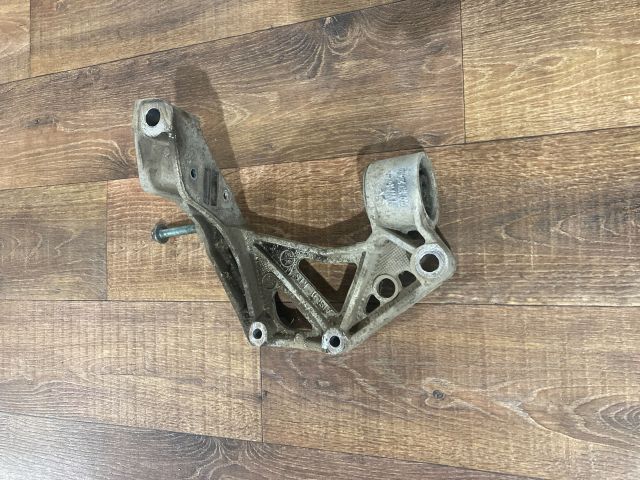 bontott VW POLO IV Jobb Lengőkar Tartó