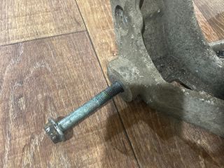 bontott VW POLO IV Jobb Lengőkar Tartó