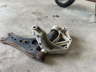 bontott VW POLO IV Jobb Lengőkar Tartó